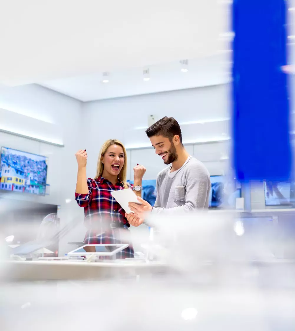 satisfied-customers-buying-new-tablet