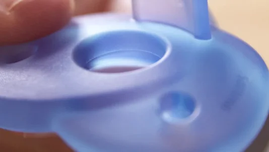 Siguria e biberonit qet&euml;sues (pacifier): Si t&rsquo;i p&euml;rdorni si&ccedil; duhet